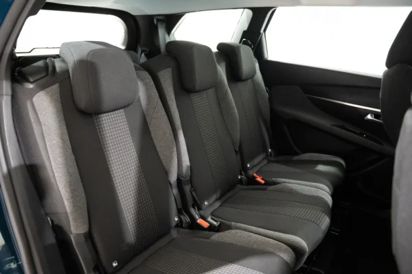 Peugeot 5008 1.2 PureTech Allure EAT8 29