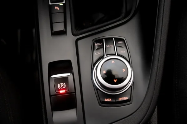 BMW X1 16 d sDrive Advantage 8