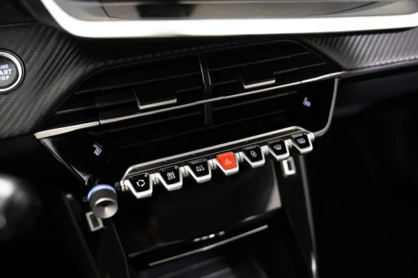 Peugeot 2008 1.5 BlueHDi Allure EAT8 6