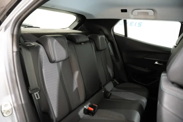 Peugeot 2008 1.5 BlueHDi Allure EAT8 14