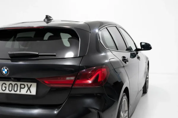 BMW 116 d Pack Desportivo M Auto 4