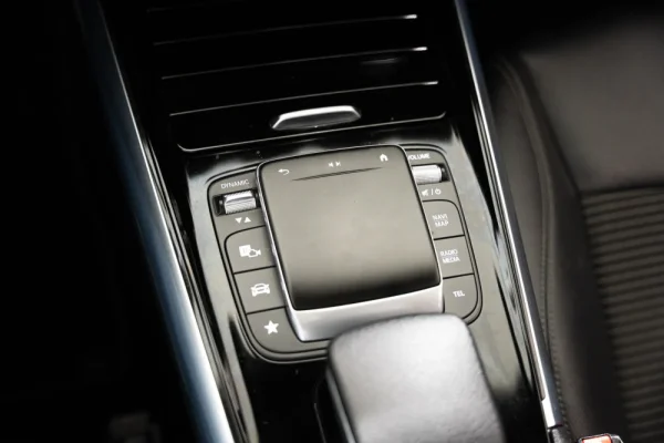 Mercedes-Benz GLA 250 e Progressive 21
