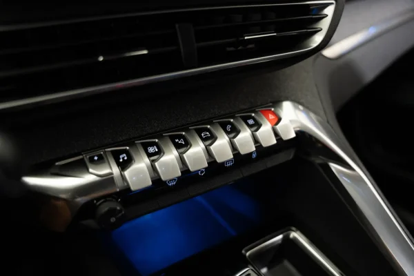 Peugeot 3008 1.6 Hybrid Allure Pack e-EAT8 16