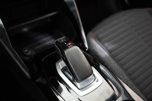 Peugeot e-2008 50 kWh Active Pack 19