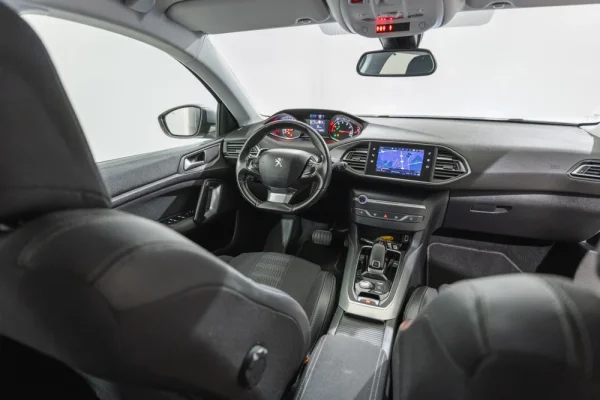 Peugeot 308 SW 1.2 PureTech Allure EAT8 12