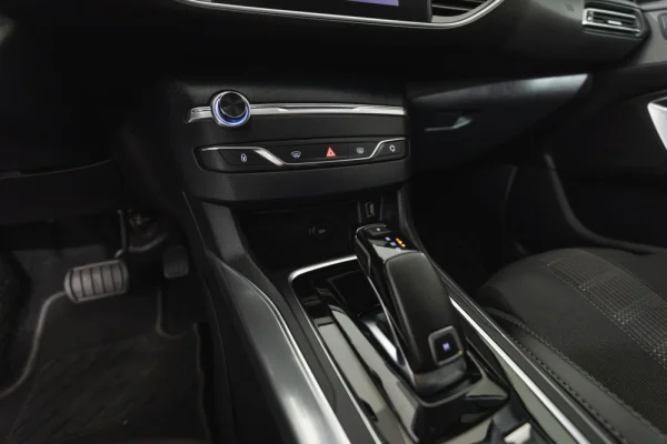 Peugeot 308 SW 1.2 PureTech Allure EAT8 22