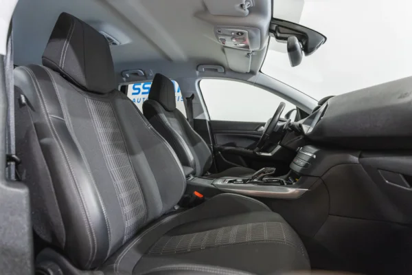 Peugeot 308 SW 1.2 PureTech Allure EAT8 28