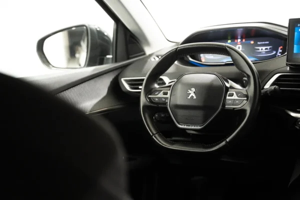 Peugeot 3008 1.2 PureTech Allure EAT8 7