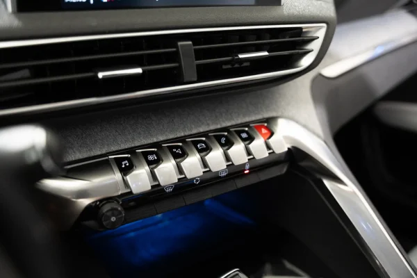 Peugeot 5008 1.2 PureTech Allure EAT8 16