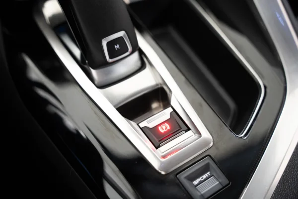 Peugeot 5008 1.2 PureTech Allure EAT8 24