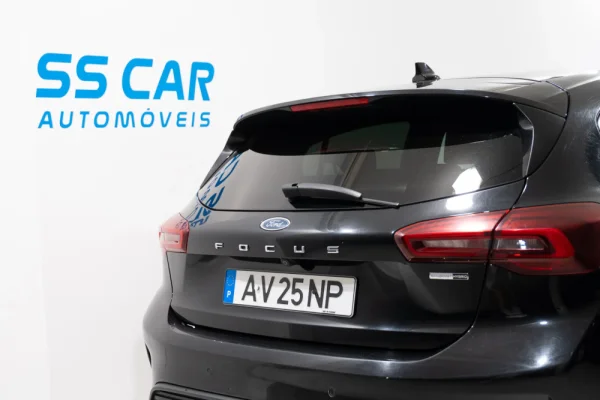 Ford Focus 1.0 EcoBoost MHEV ST-Line 4