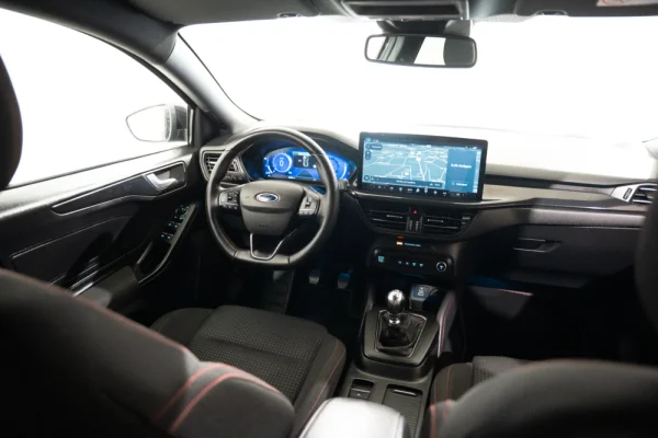 Ford Focus 1.0 EcoBoost MHEV ST-Line 5