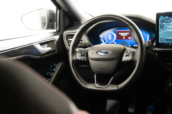 Ford Focus 1.0 EcoBoost MHEV ST-Line 17