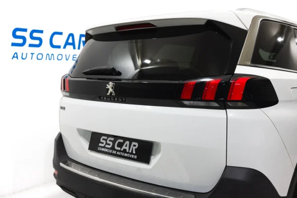 Peugeot 5008 1.2 PureTech Allure EAT8 6