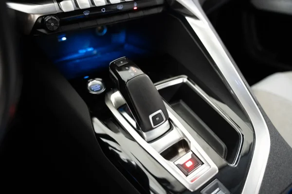 Peugeot 5008 1.2 PureTech Allure EAT8 19