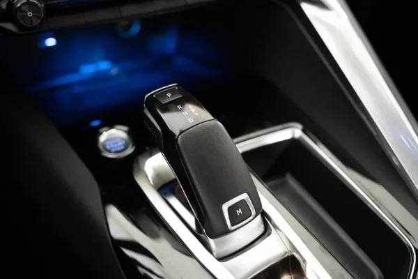 Peugeot 5008 1.2 PureTech Allure EAT8 24