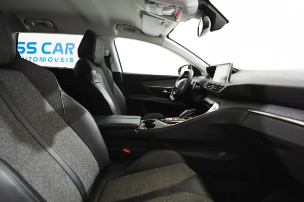 Peugeot 5008 1.2 PureTech Allure EAT8 29