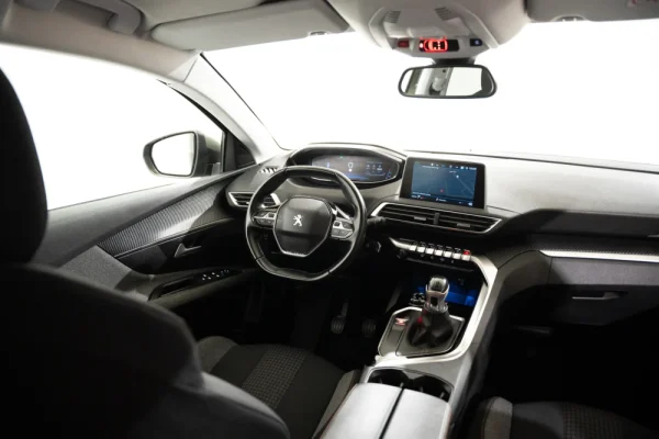 Peugeot 3008 1.2 PureTech Allure 8