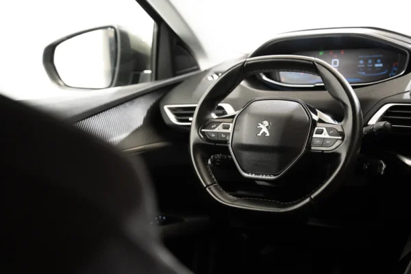 Peugeot 3008 1.2 PureTech Allure 17