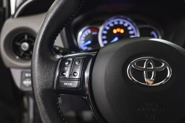 Toyota Yaris 1.0 VVT-i Comfort 12