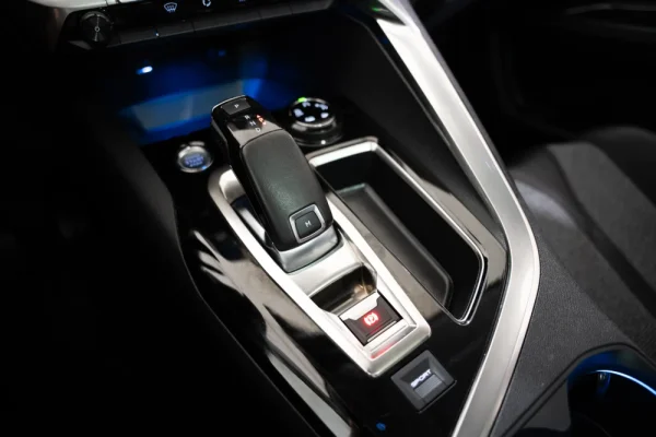 Peugeot 5008 1.2 PureTech Allure EAT8 24