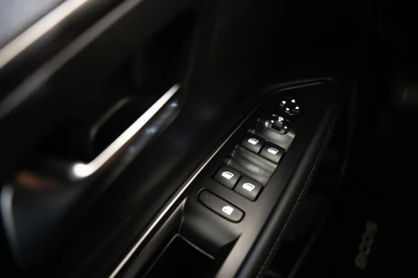 Peugeot 5008 1.2 PureTech Allure EAT8 28