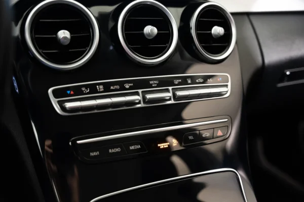 Mercedes-Benz C 300 de Avantgarde 11