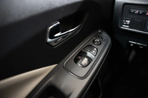 Nissan Micra 0.9 IG-T N-Connecta S/S 14
