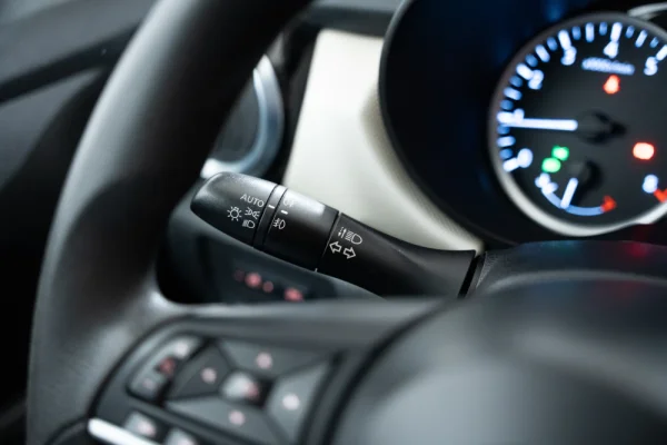 Nissan Micra 0.9 IG-T N-Connecta S/S 15