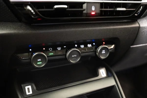 Citroen C4 1.2 PureTech Shine 24