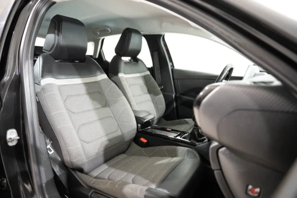 Citroen C4 1.2 PureTech Shine 27