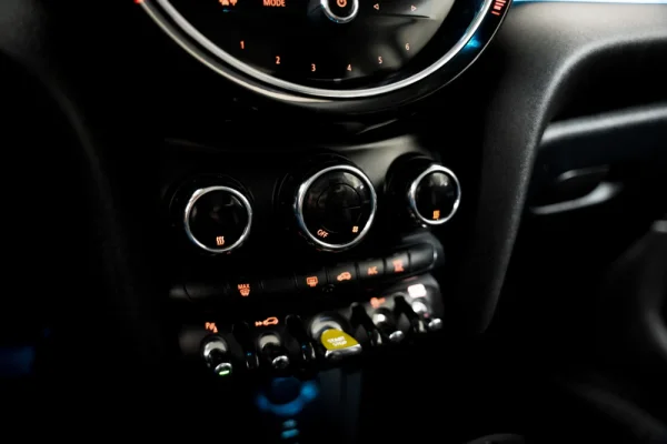 MINI 3 Portas Cooper SE 6