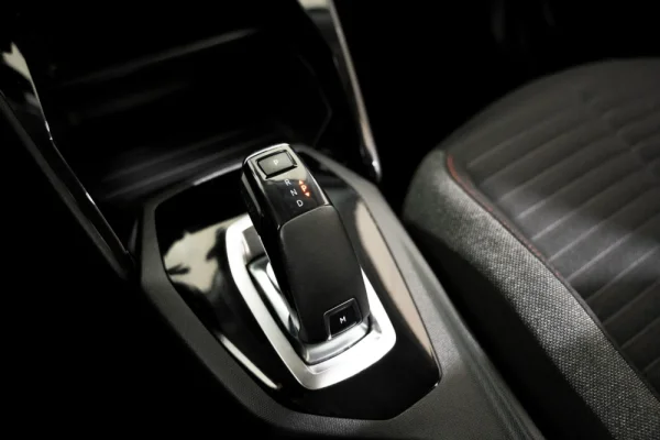 Peugeot 2008 1.2 PureTech Active EAT8 8