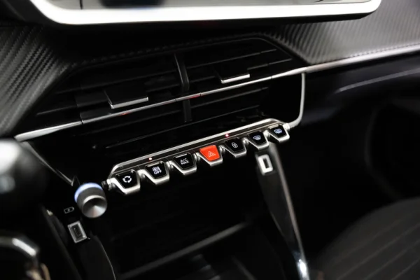 Peugeot 208 1.2 PureTech Allure EAT8 23