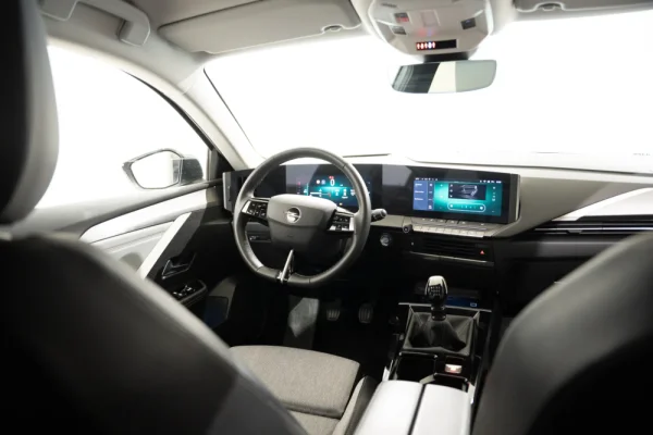 Opel Astra 1.2 T Elegance 7