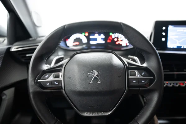 Peugeot 2008 1.2 PureTech Active EAT8 16