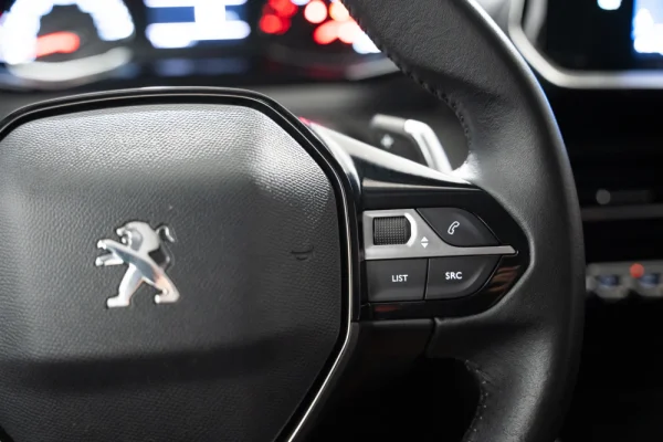 Peugeot 2008 1.2 PureTech Active EAT8 17