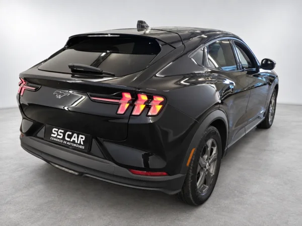 Ford Mustang Mach-E 75.7 kWh Base 2