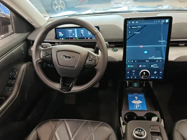 Ford Mustang Mach-E 75.7 kWh Base 4