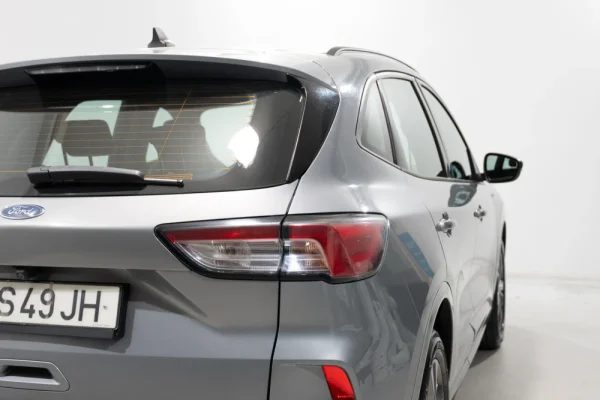 Ford Kuga 1.5 EcoBoost ST-Line 8