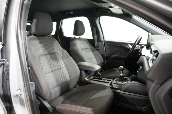 Ford Kuga 1.5 EcoBoost ST-Line 25