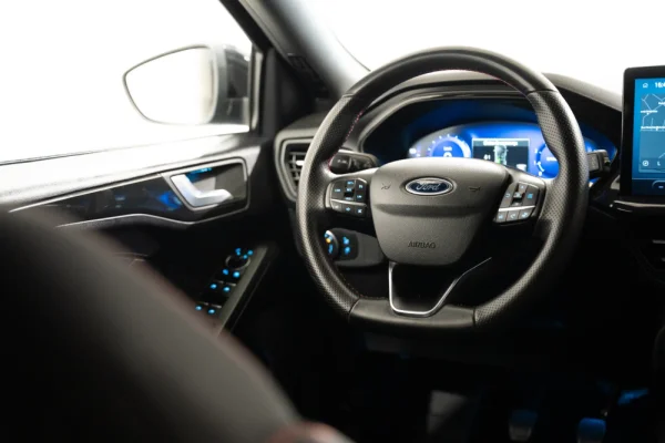 Ford Focus SW 1.0 EcoBoost MHEV ST-Line X 10