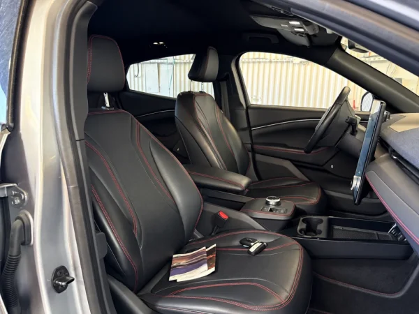 Ford Mustang Mach-E 75.7 kWh Base 4