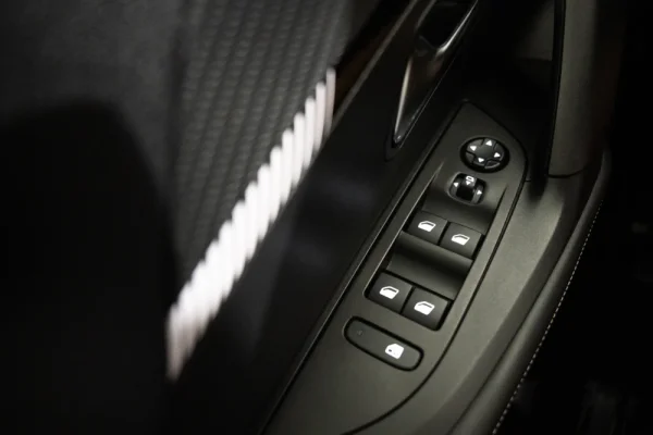Peugeot e-2008 54 kWh Allure 26