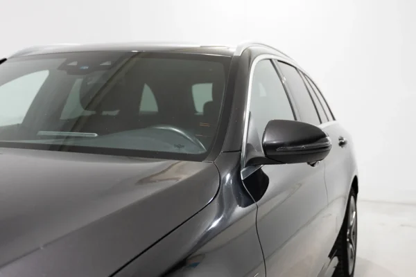 Mercedes-Benz C 300 e AMG Line 4