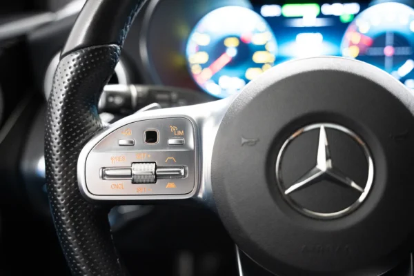 Mercedes-Benz C 300 e AMG Line 13