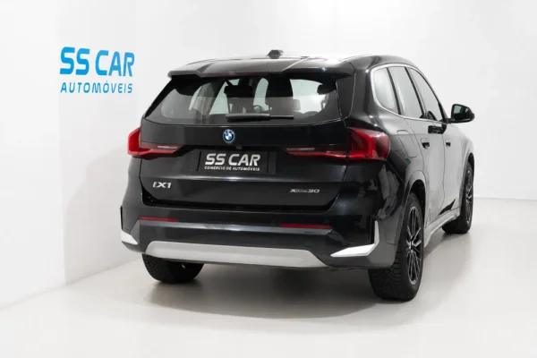 BMW iX1 xDrive30 xLine 6