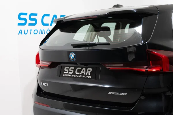 BMW iX1 xDrive30 xLine 8