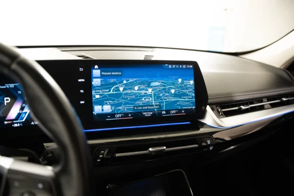 BMW iX1 xDrive30 xLine 12