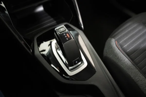 Peugeot 2008 1.2 PureTech Active EAT8 24
